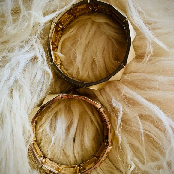 2 Gold Bracelets - Picture 2 of 2